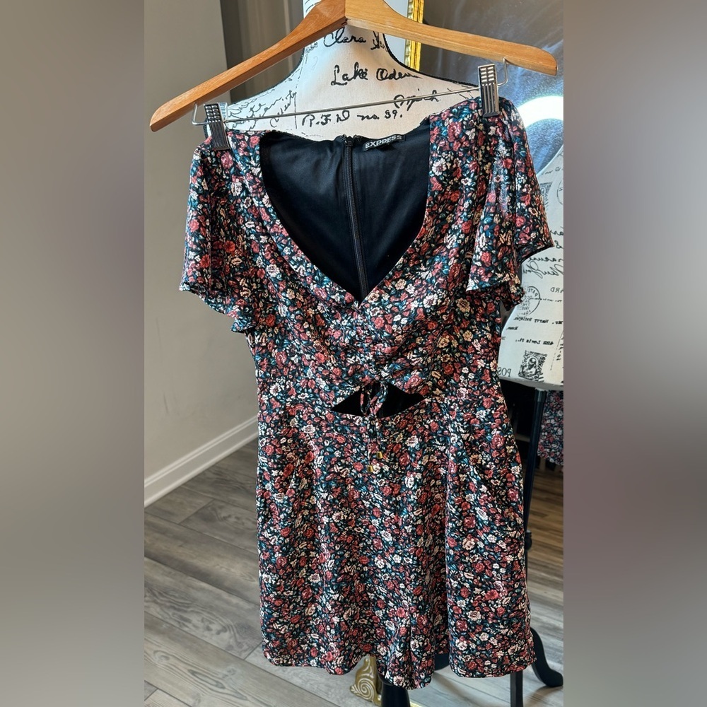 Floral Black Dress
Express | Shorts | Express Romper
